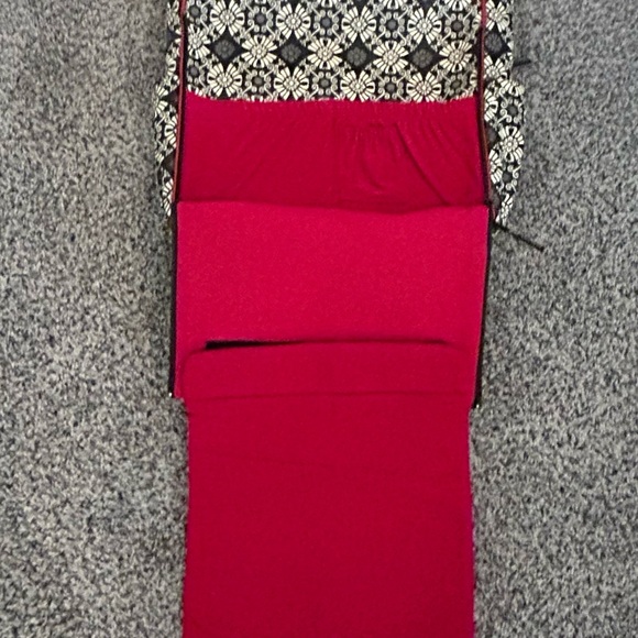 Petunia Pickle Bottom Patterned Diaper Bag w/ Strap in Black & White & Red - Picture 6 of 12